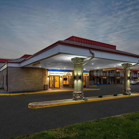 Super 8 By Wyndham Perrysburg-Toledo Hotell Eksteriør bilde