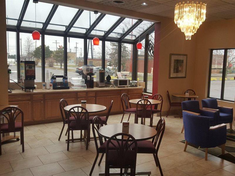 Super 8 By Wyndham Perrysburg-Toledo Hotell Eksteriør bilde