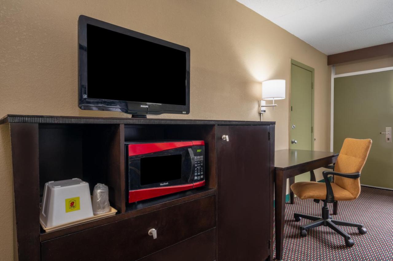 Super 8 By Wyndham Perrysburg-Toledo Hotell Eksteriør bilde