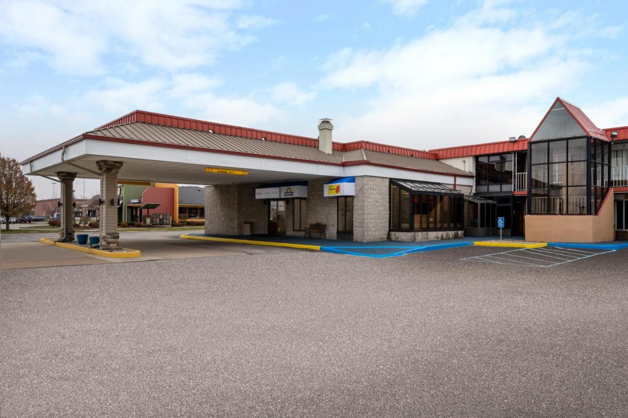Super 8 By Wyndham Perrysburg-Toledo Hotell Eksteriør bilde