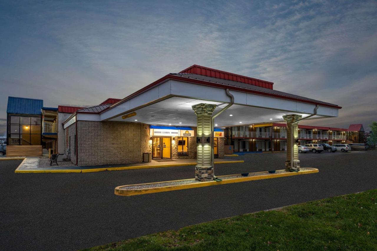 Super 8 By Wyndham Perrysburg-Toledo Hotell Eksteriør bilde