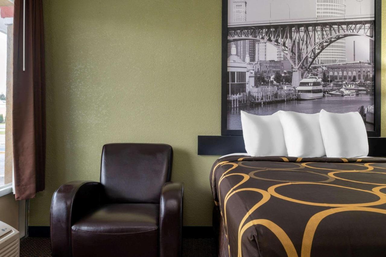 Super 8 By Wyndham Perrysburg-Toledo Hotell Eksteriør bilde