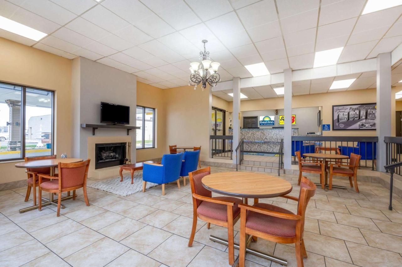 Super 8 By Wyndham Perrysburg-Toledo Hotell Eksteriør bilde