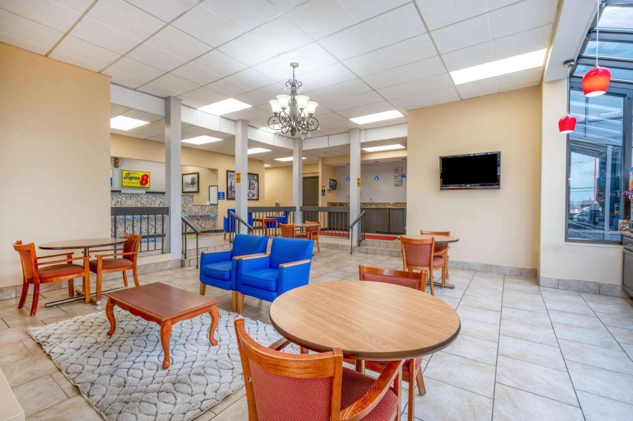 Super 8 By Wyndham Perrysburg-Toledo Hotell Eksteriør bilde