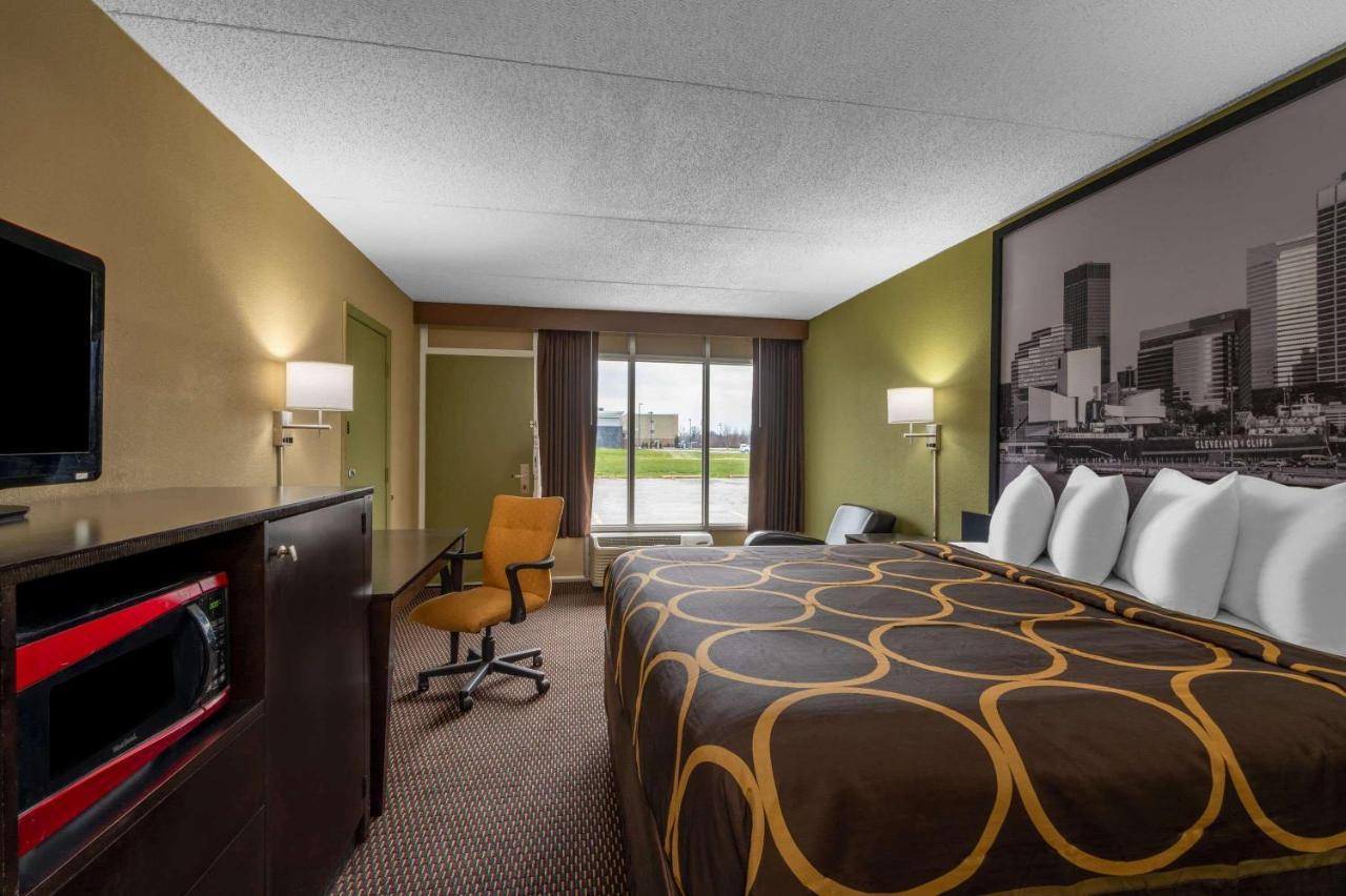 Super 8 By Wyndham Perrysburg-Toledo Hotell Eksteriør bilde