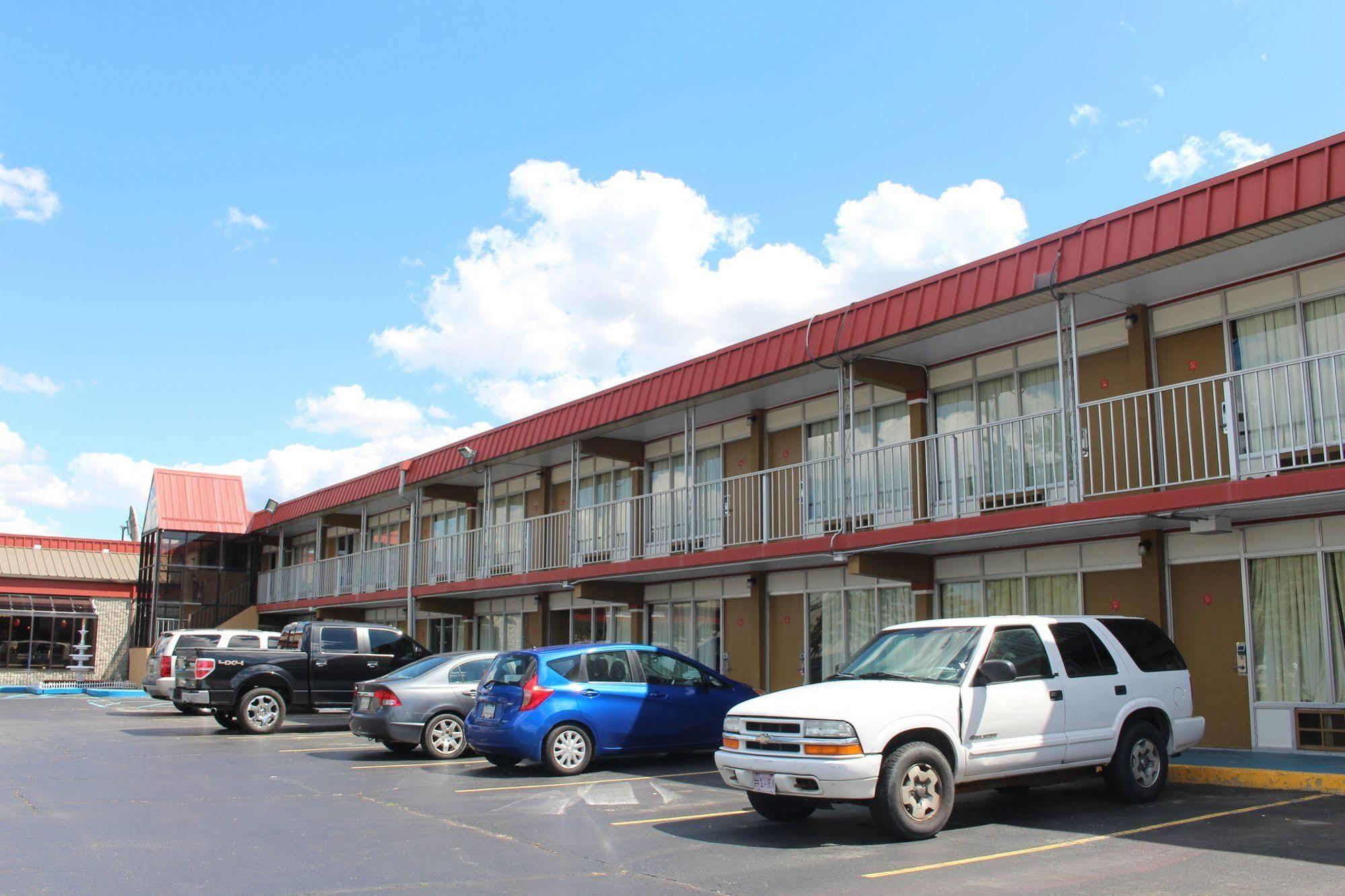 Super 8 By Wyndham Perrysburg-Toledo Hotell Eksteriør bilde