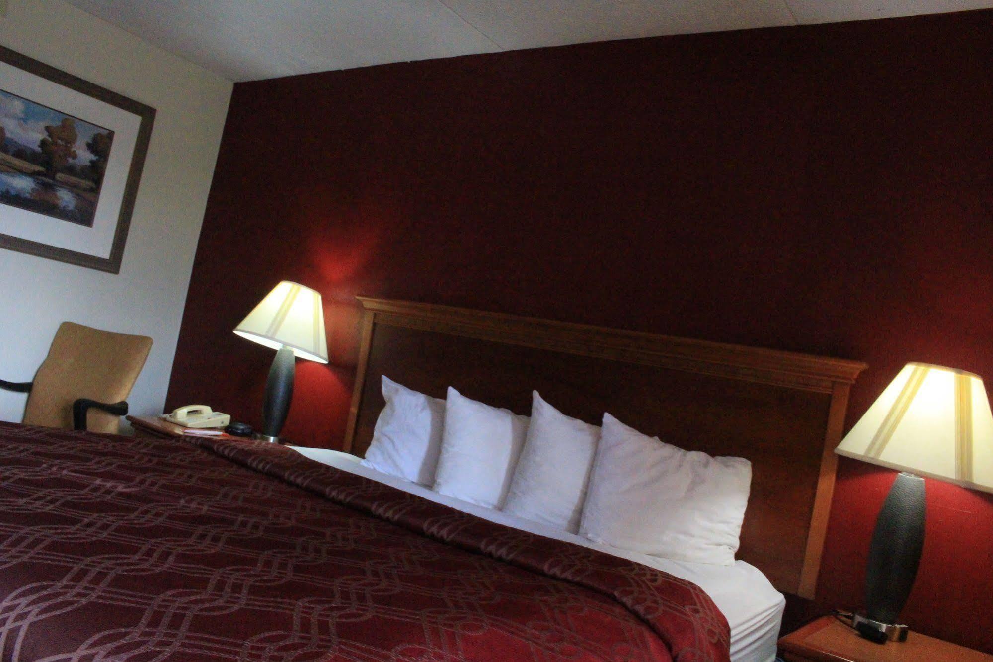 Super 8 By Wyndham Perrysburg-Toledo Hotell Eksteriør bilde