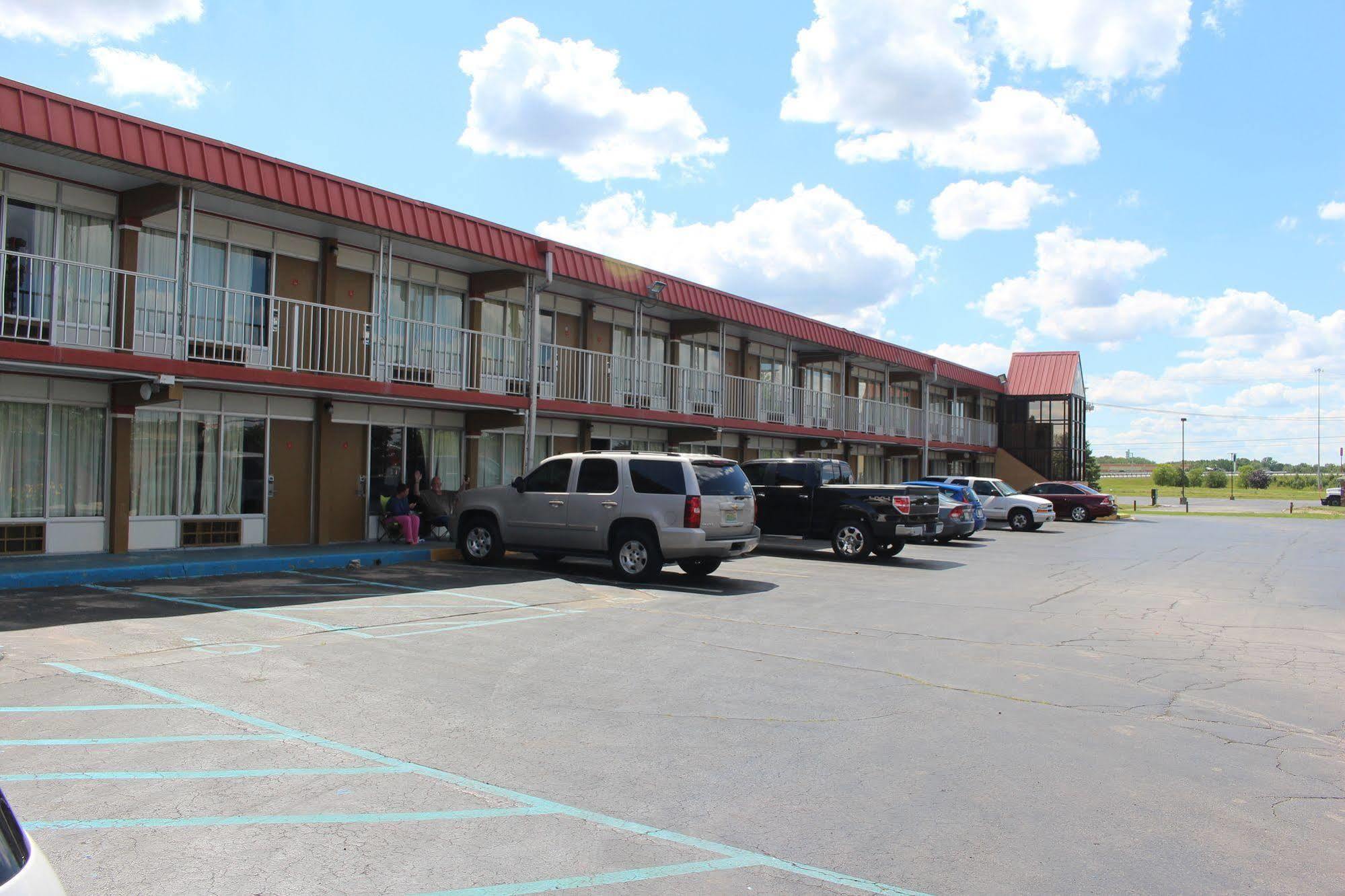Super 8 By Wyndham Perrysburg-Toledo Hotell Eksteriør bilde