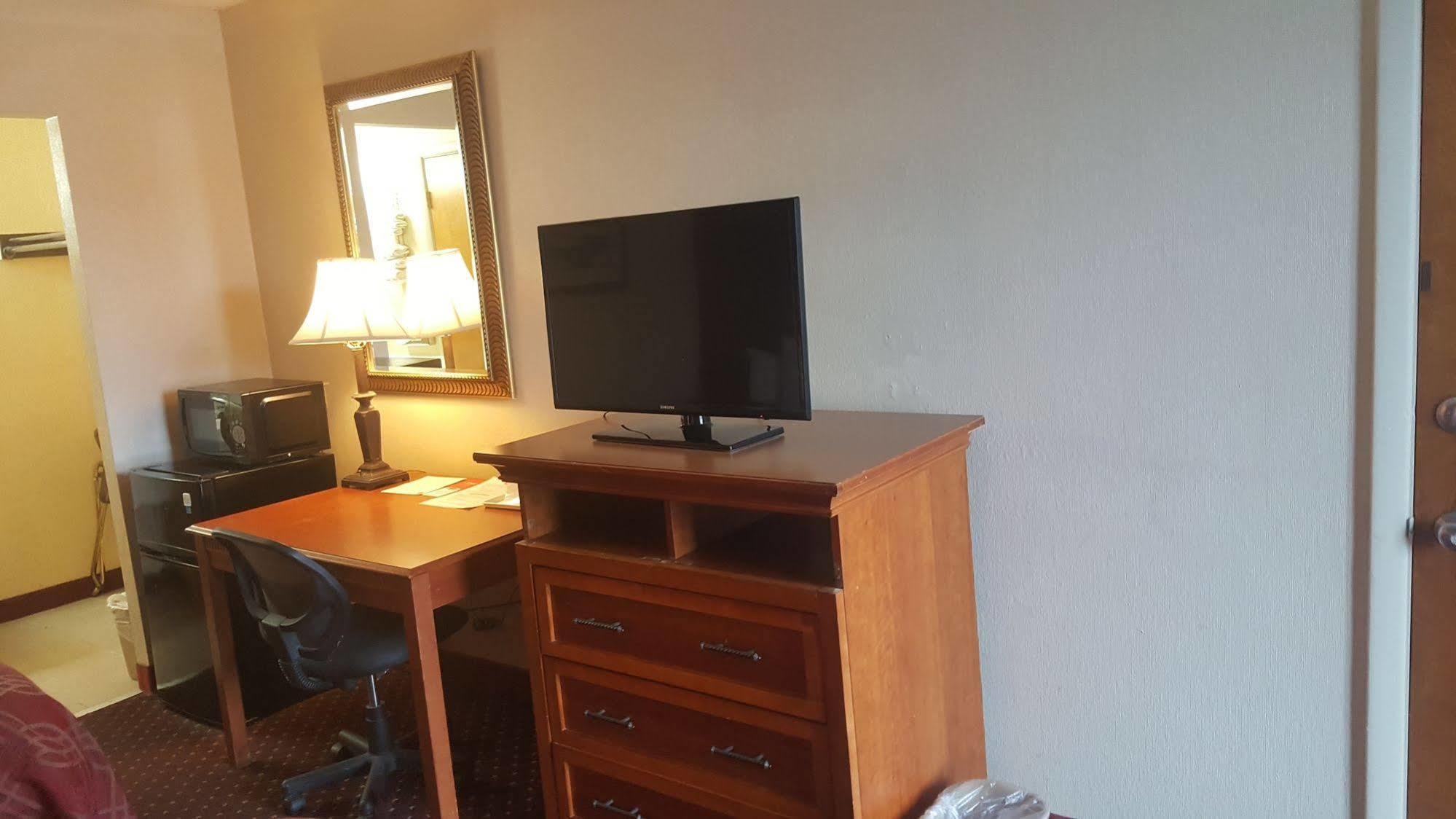 Super 8 By Wyndham Perrysburg-Toledo Hotell Eksteriør bilde