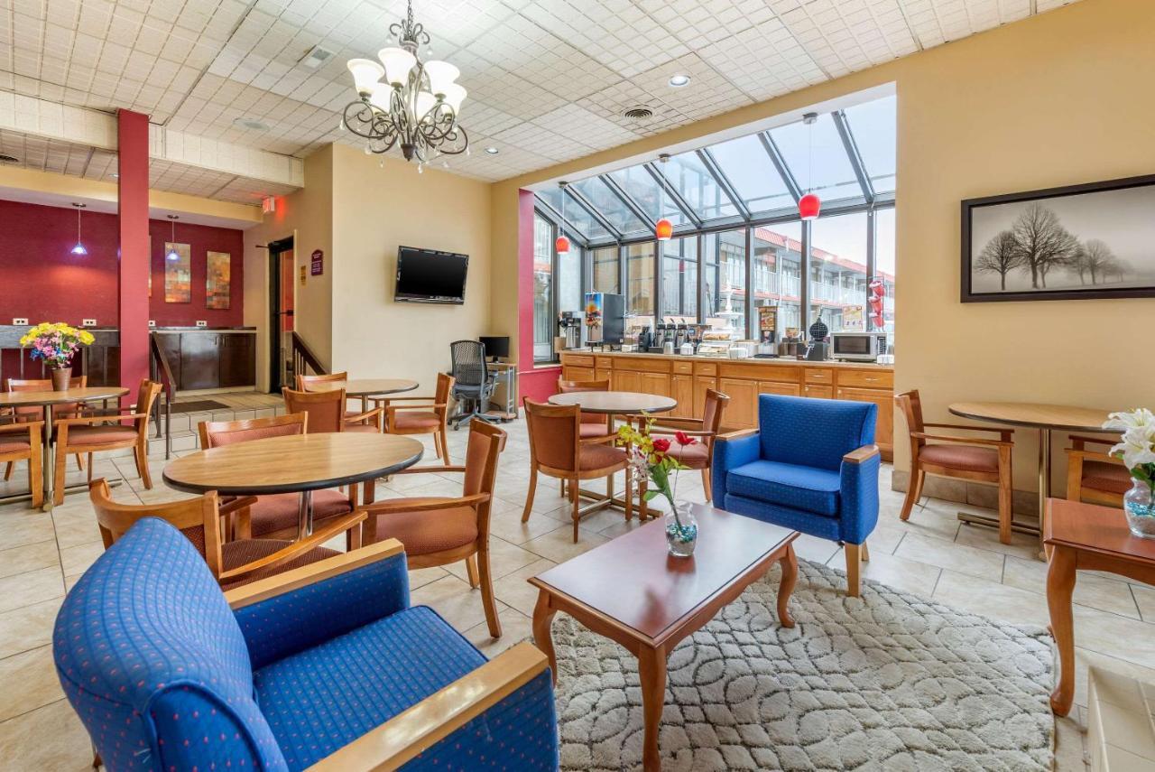 Super 8 By Wyndham Perrysburg-Toledo Hotell Eksteriør bilde